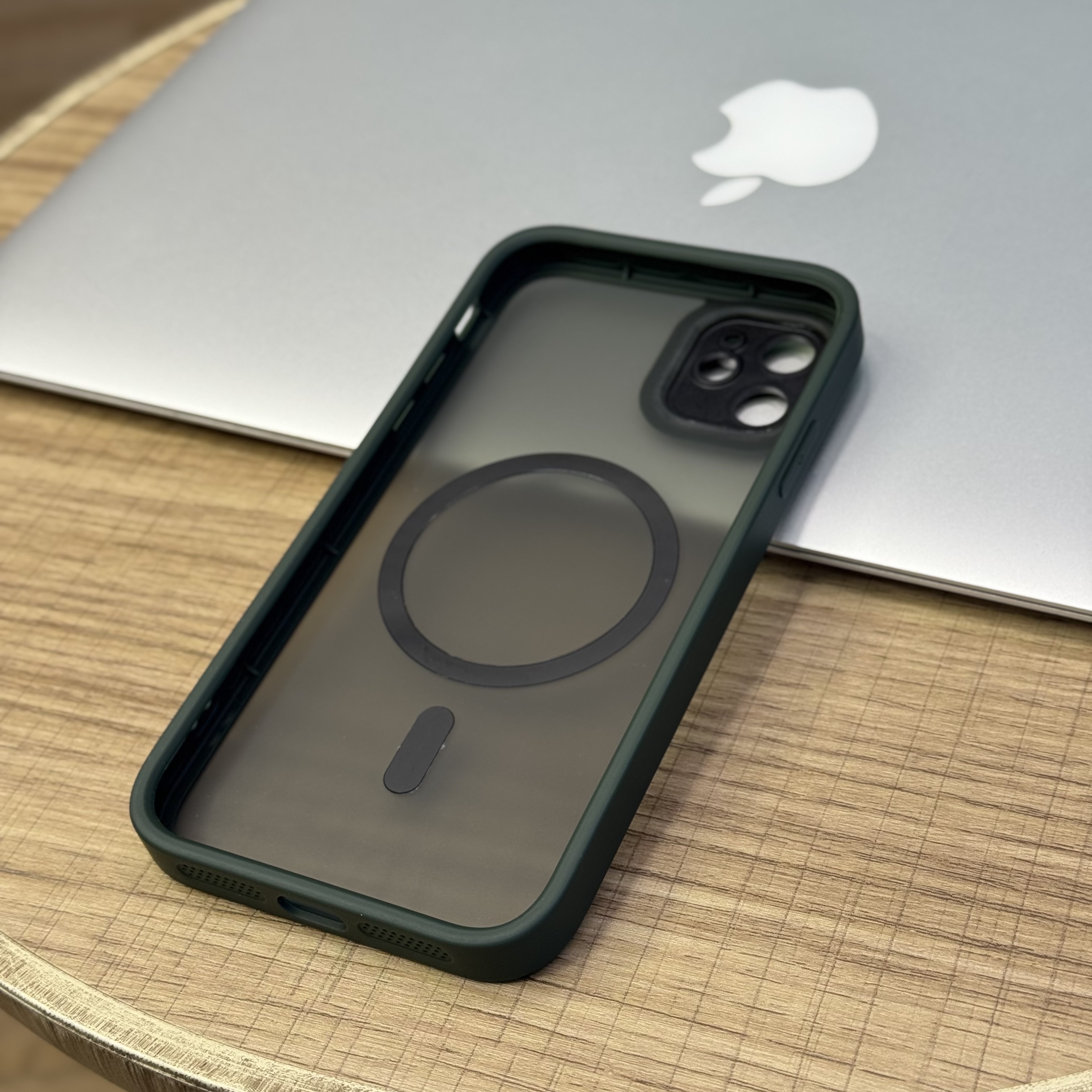 Чехол для iPhone 11 силиконовый прозрачный матовый c MagSafe 100% Focus Pixels зеленый, картинка 2