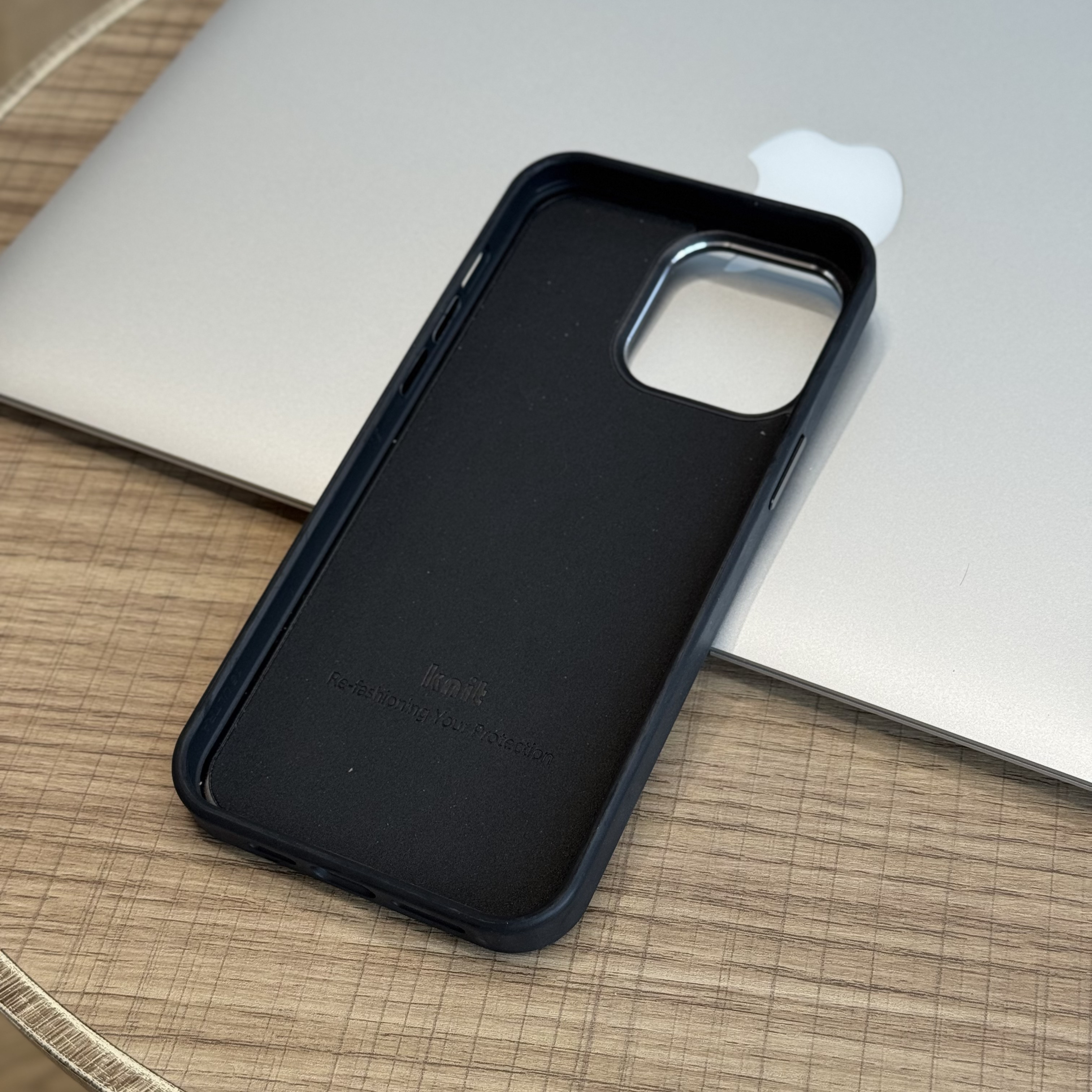 Чехол для iPhone 15 Pro Knit Leather Crocodile, черный, картинка 2