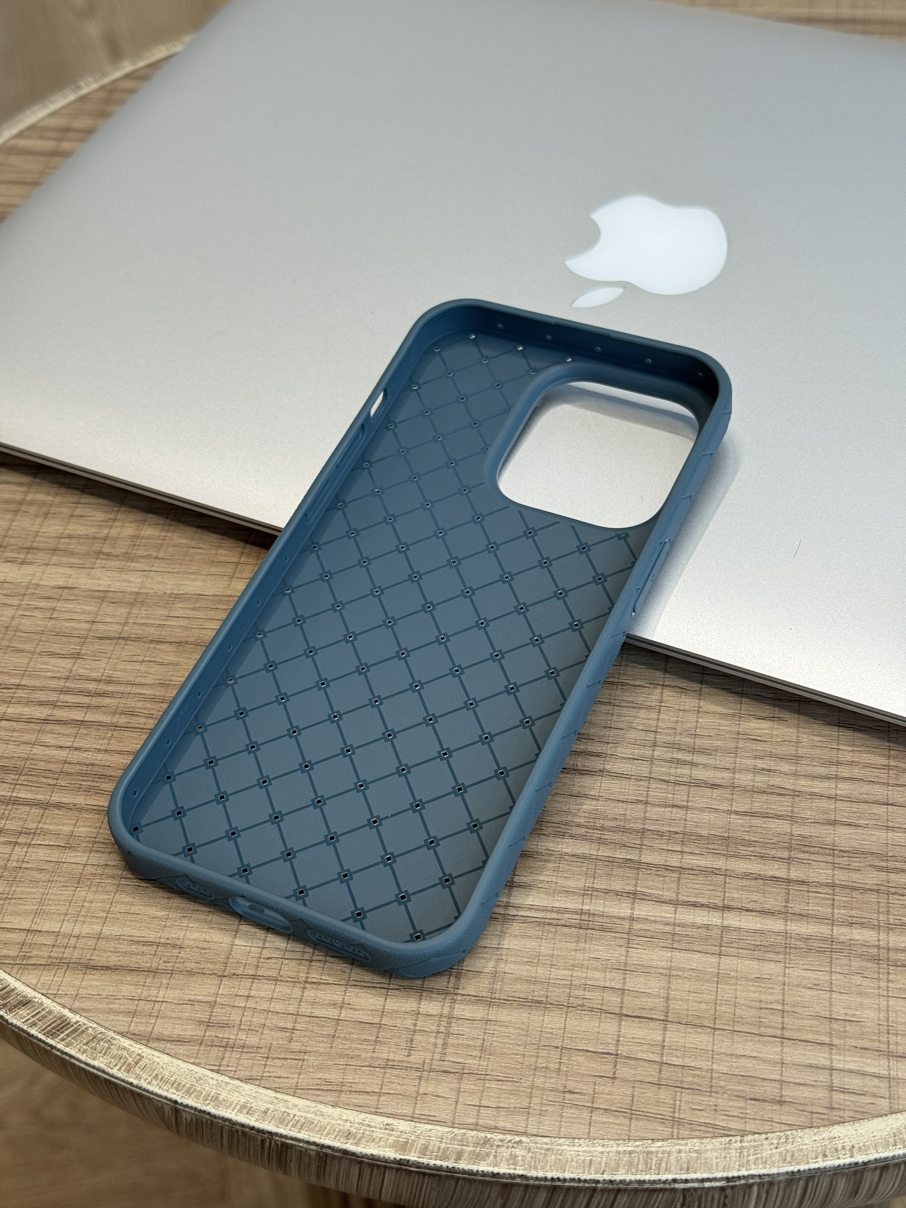 Чехол для iPhone 14 Pro плетеный серо-синий, картинка 2