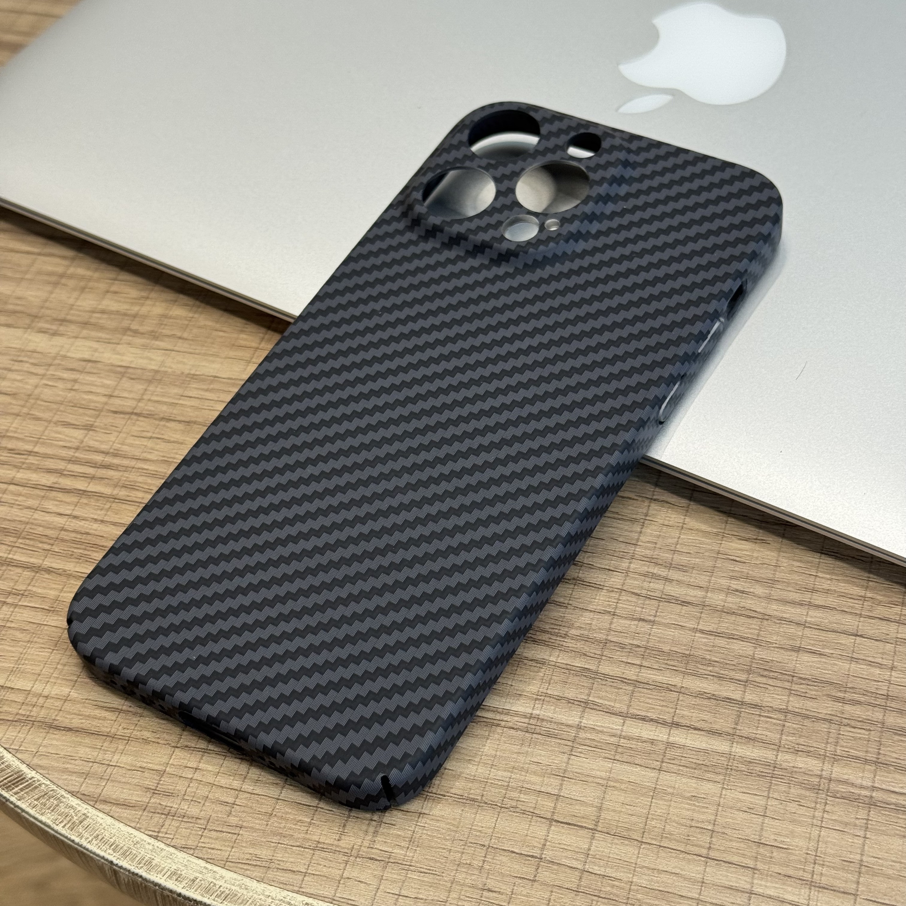 Чехол для iPhone 14 Pro Max Protection Case Carbon MagSafe, черный