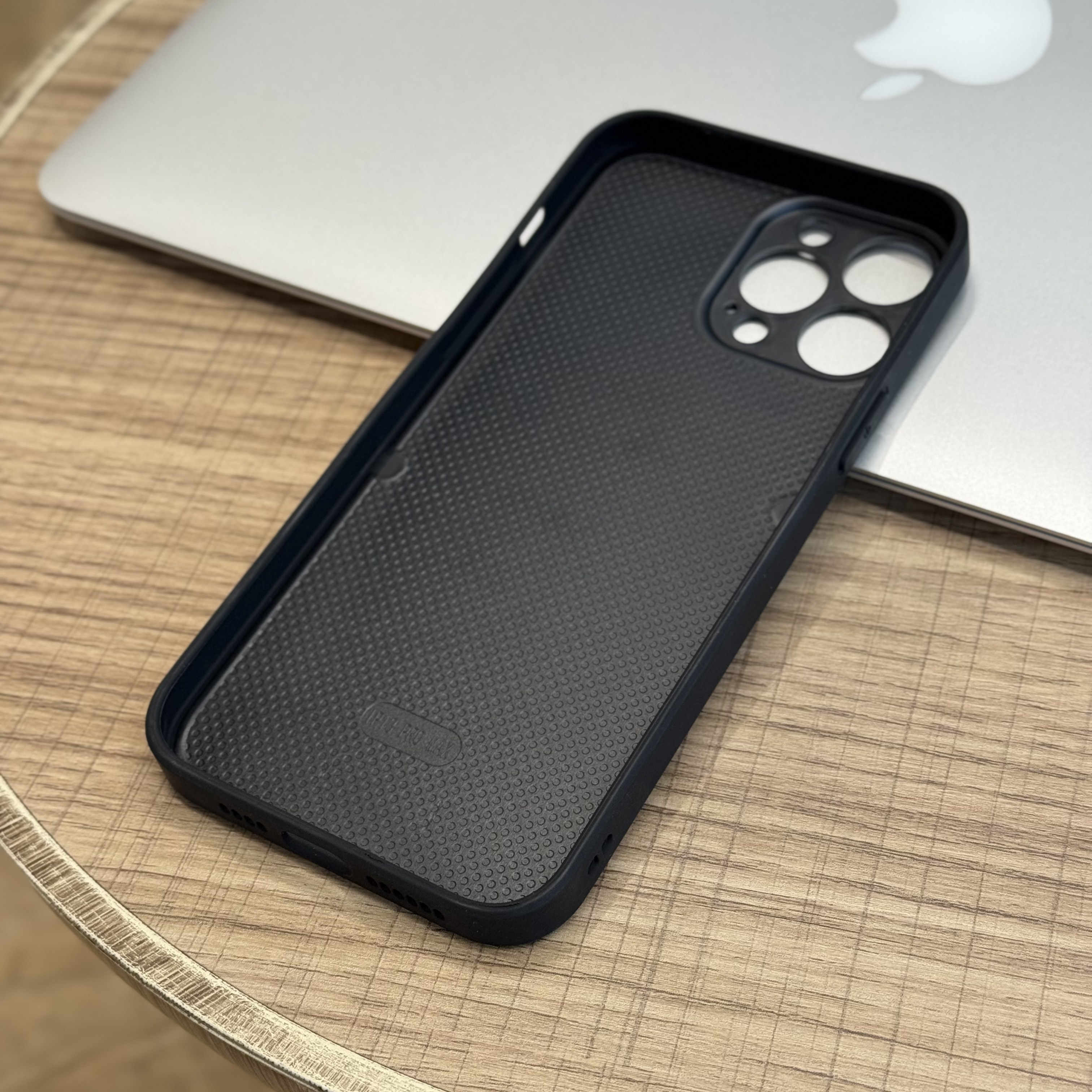 Чехол для iPhone 13 Pro Max BMW карбон кожа с синей полосой, картинка 2