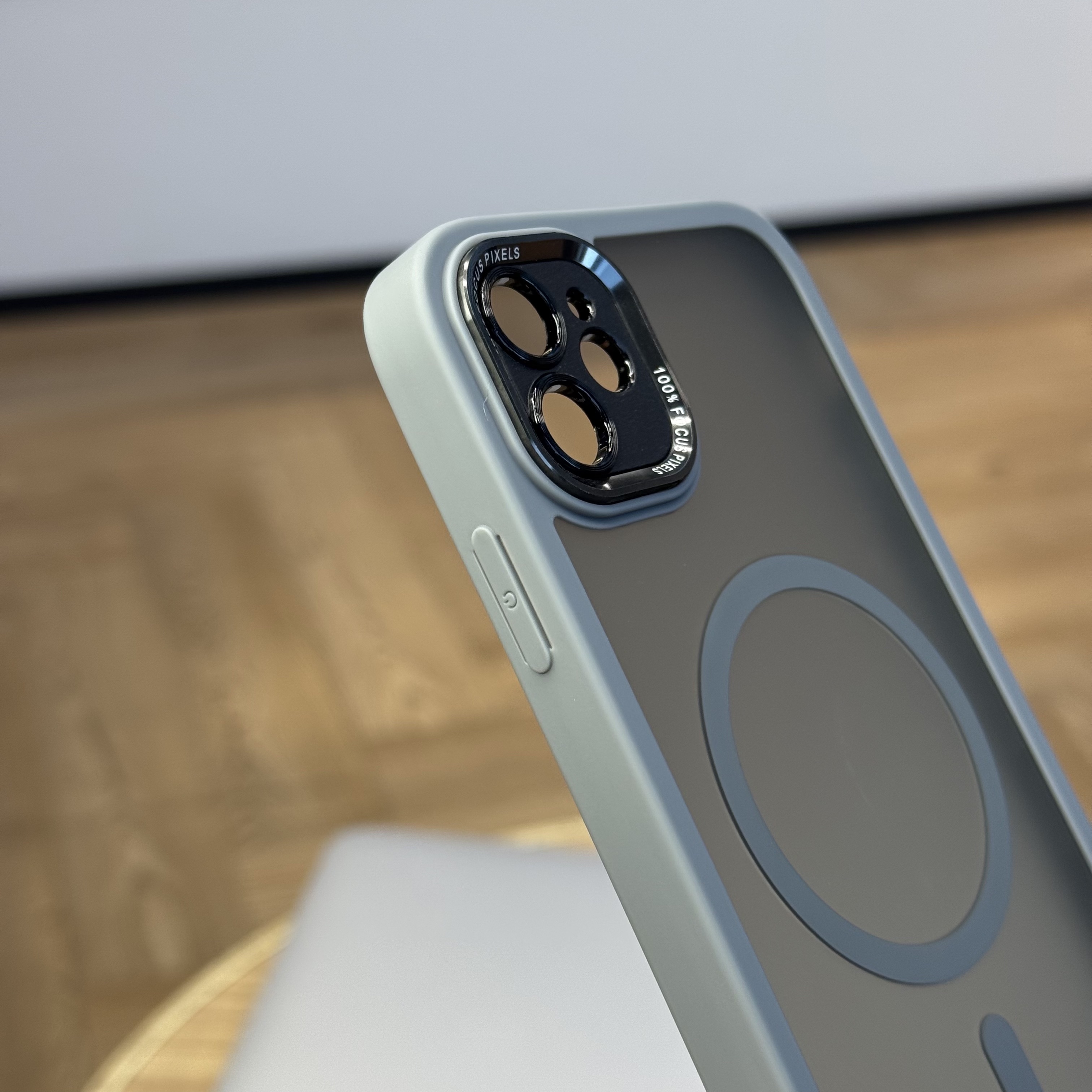 Чехол для iPhone 11 силиконовый прозрачный матовый c MagSafe 100% Focus Pixels серый, картинка 5