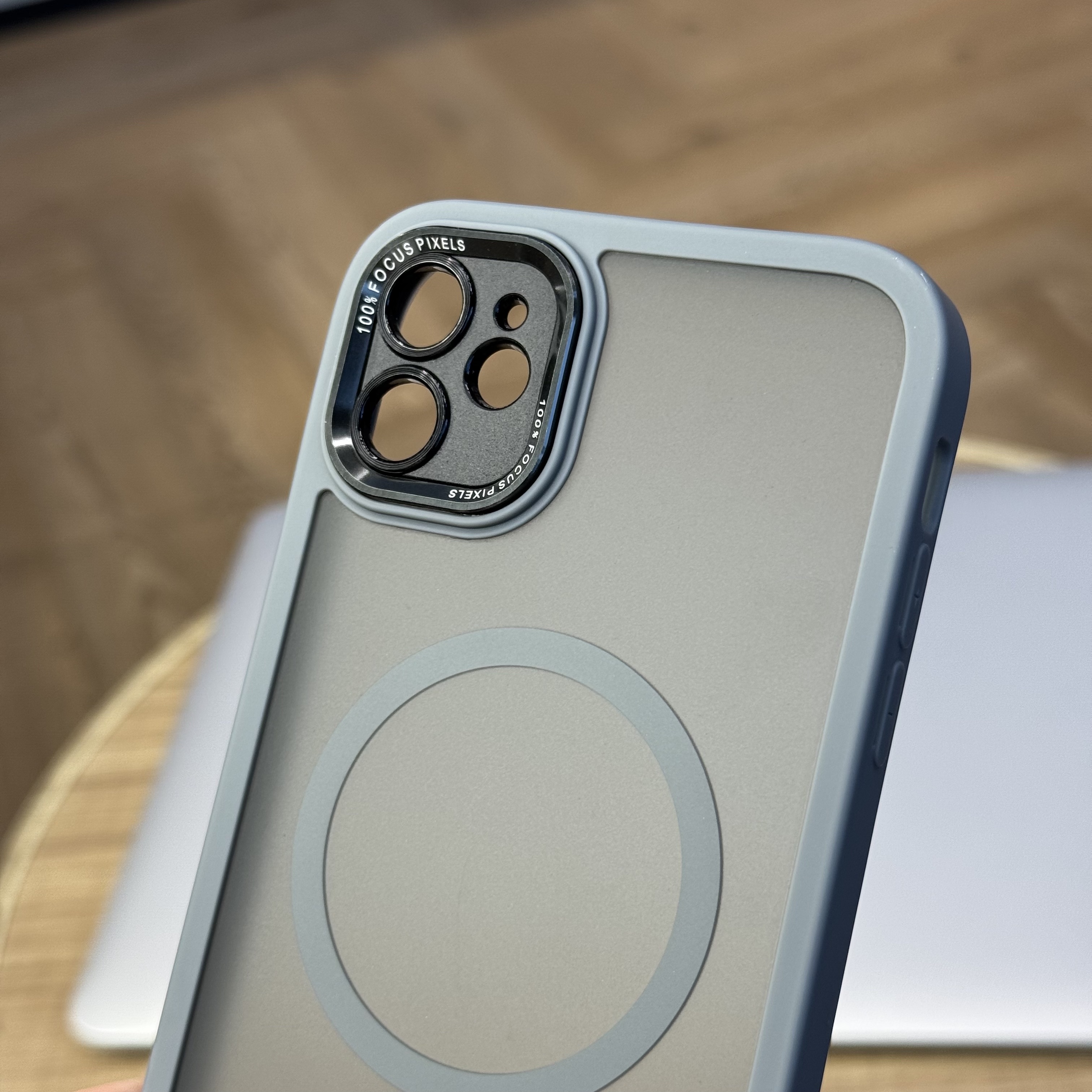 Чехол для iPhone 11 силиконовый прозрачный матовый c MagSafe 100% Focus Pixels серый, картинка 4