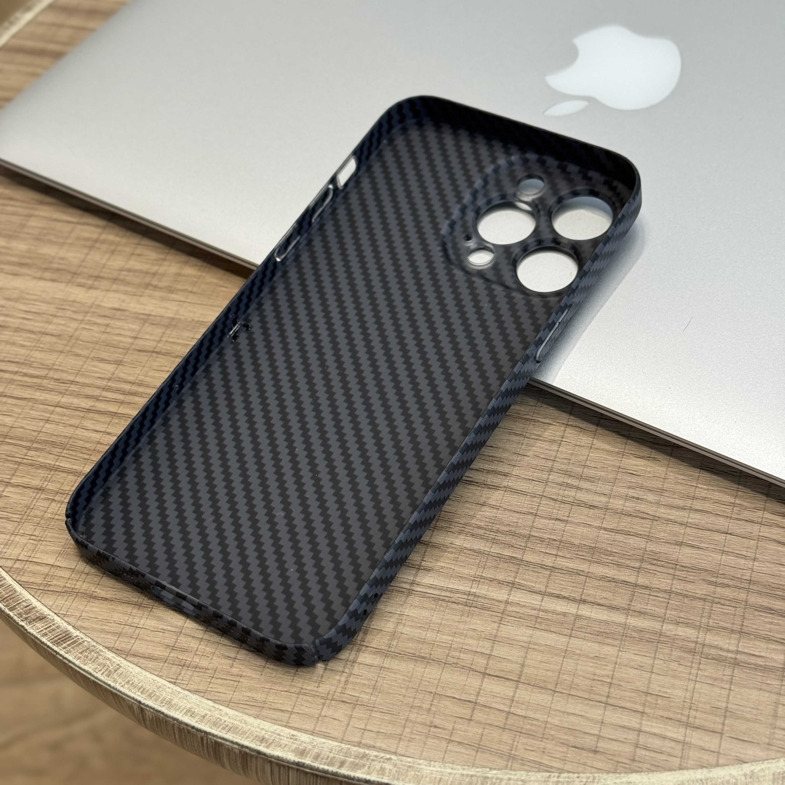 Чехол для iPhone 14 Pro Max Protection Case Carbon MagSafe, черный, картинка 2