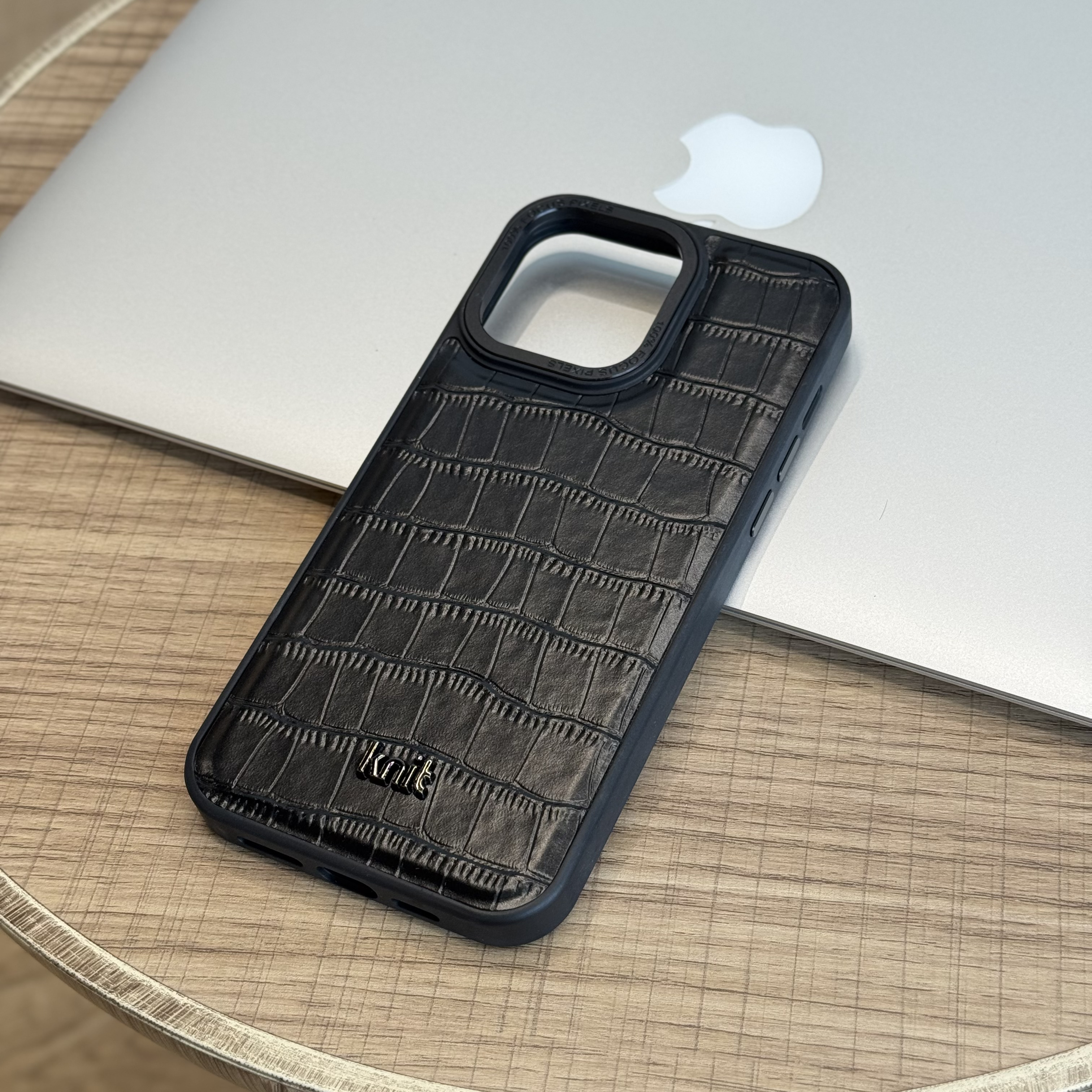 Чехол для iPhone 15 Pro Max Knit Leather Crocodile, черный, картинка 1