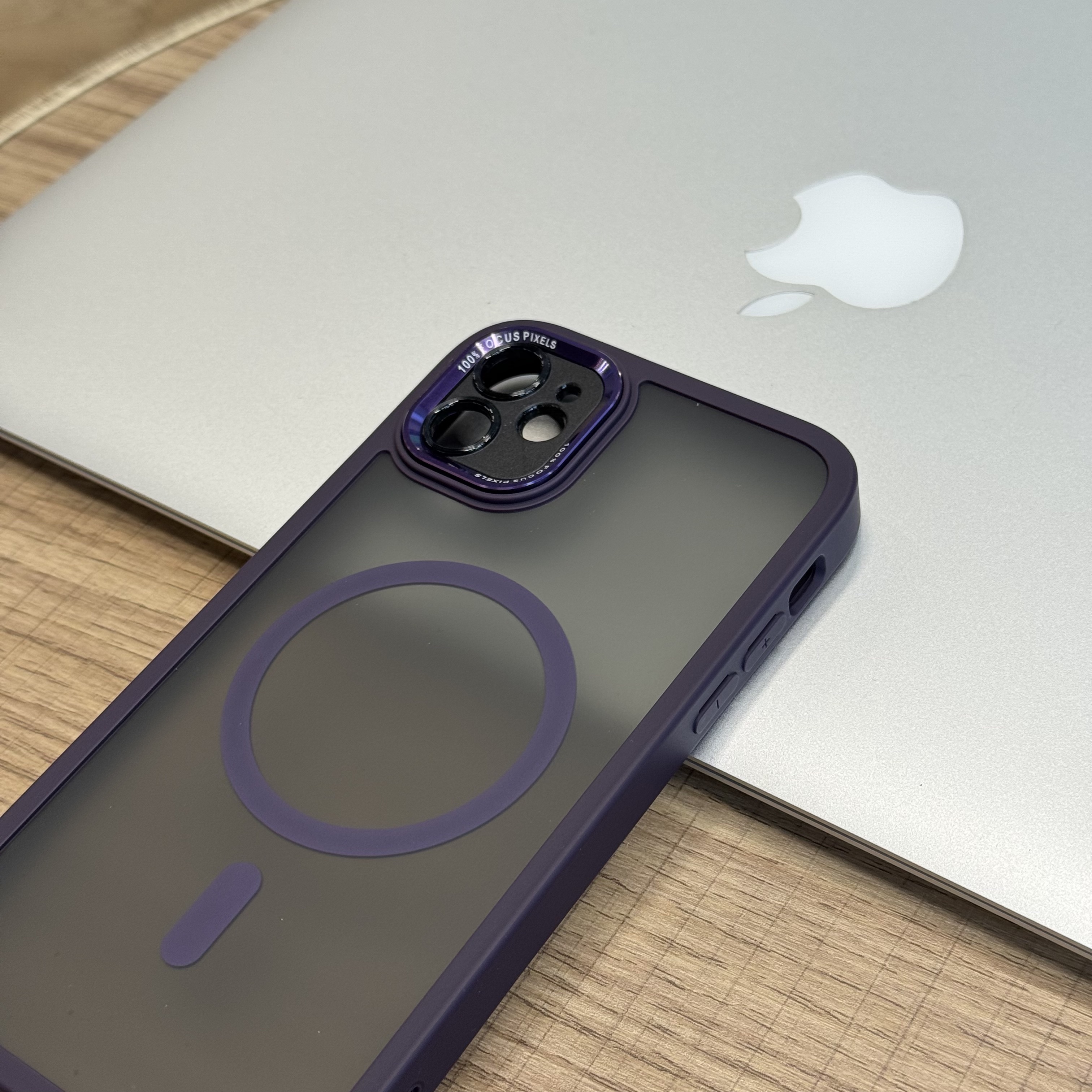 Чехол для iPhone 11 силиконовый прозрачный матовый c MagSafe 100% Focus Pixels фиолетовый, картинка 2