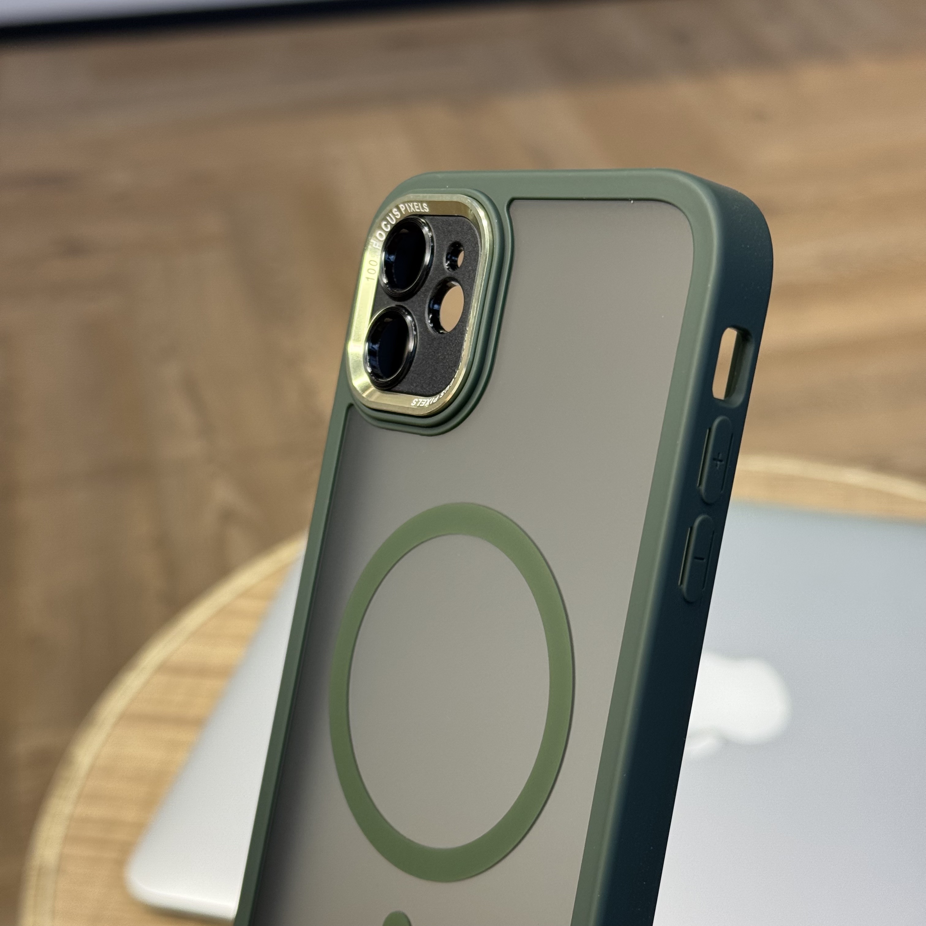 Чехол для iPhone 11 силиконовый прозрачный матовый c MagSafe 100% Focus Pixels зеленый, картинка 4