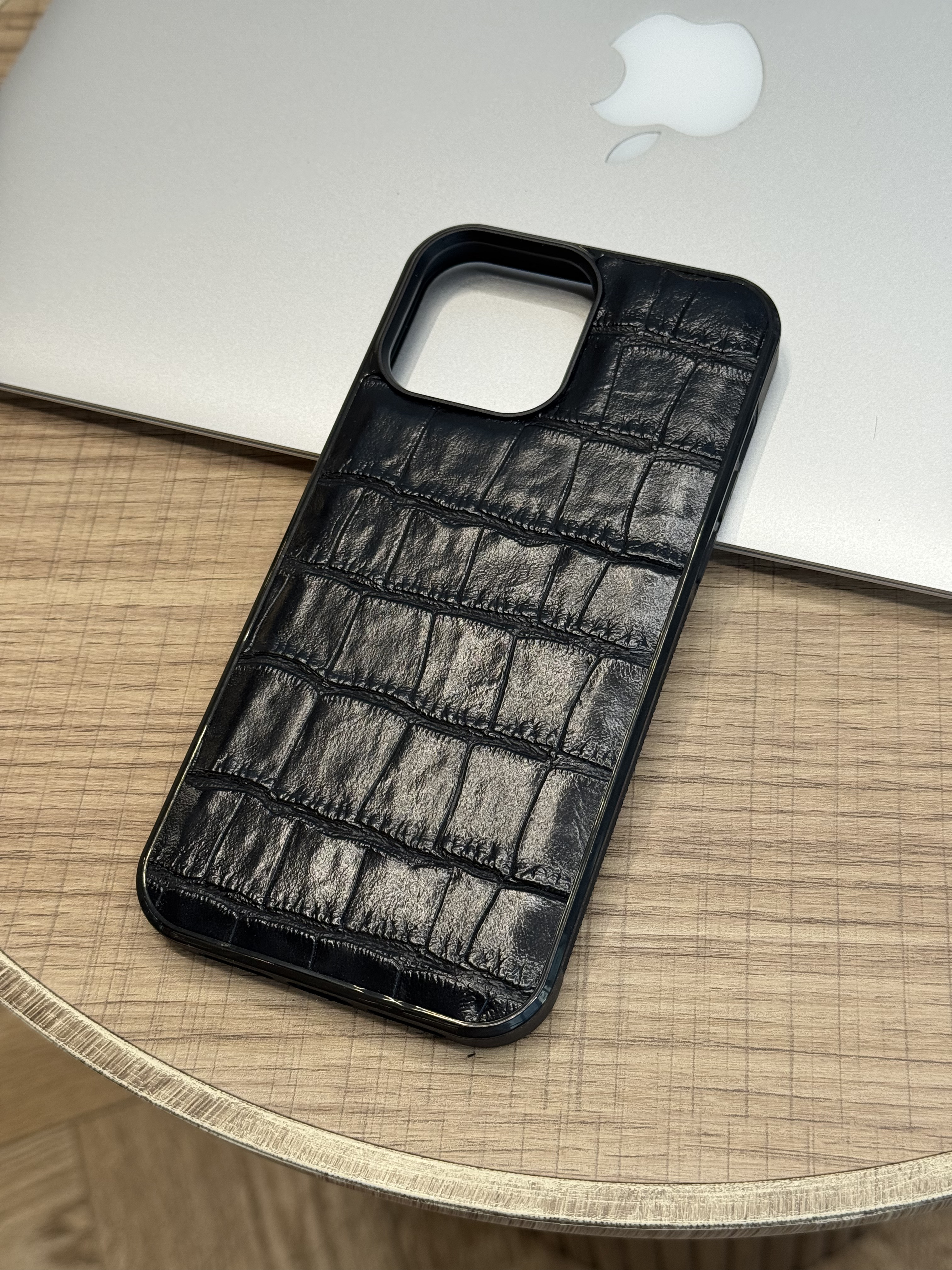 Чехол для iPhone 13 Pro Max Кожанный Crocodile, черный