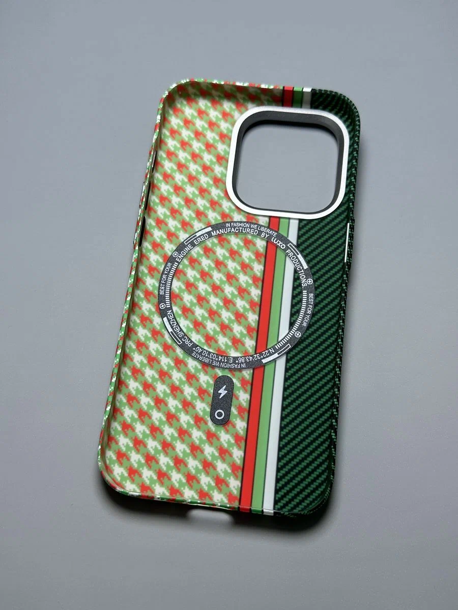 Чехол для iPhone 13 Pro Max FreeAir карбон с MagSafe белый зеленый красный, картинка 4