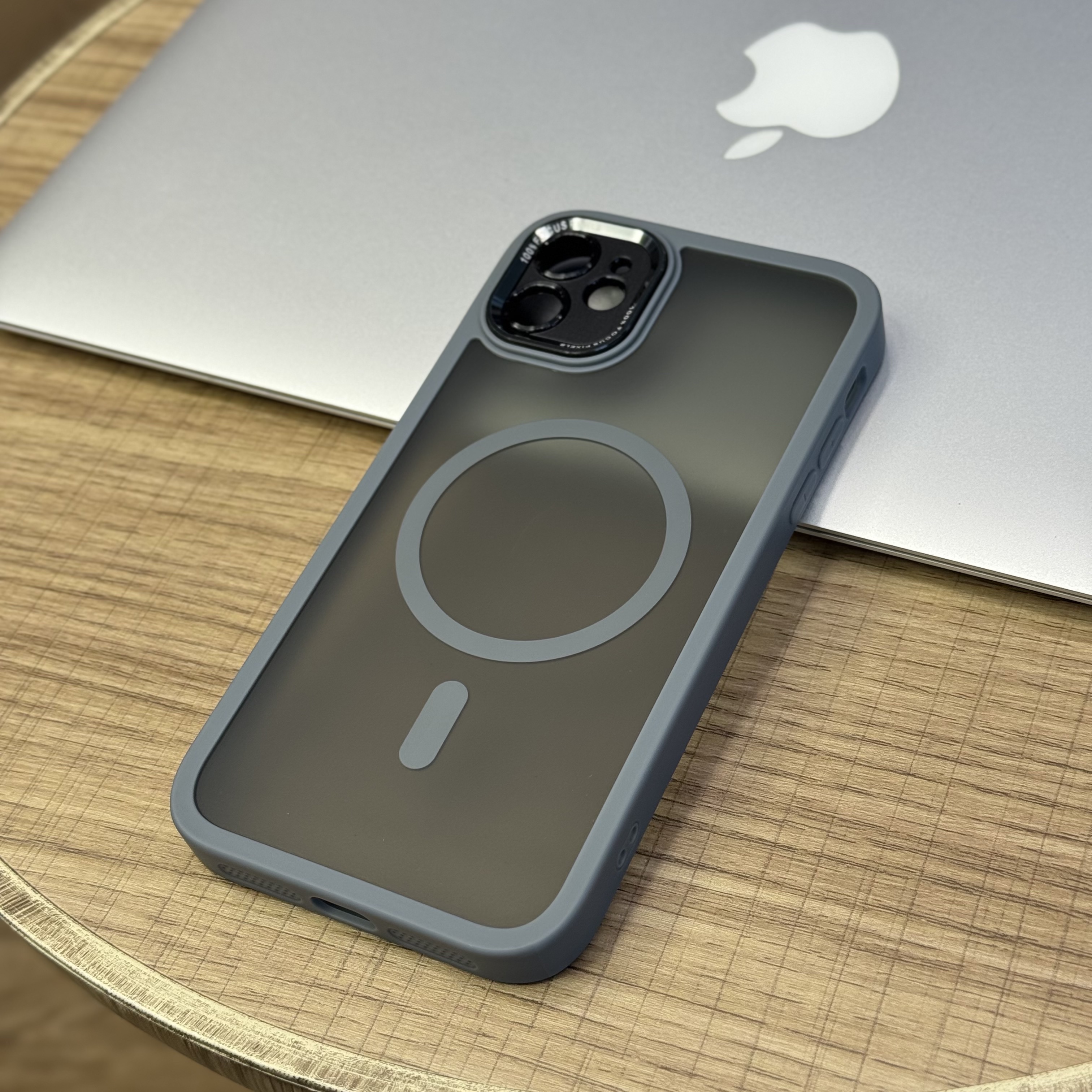 Чехол для iPhone 11 силиконовый прозрачный матовый c MagSafe 100% Focus Pixels серый
