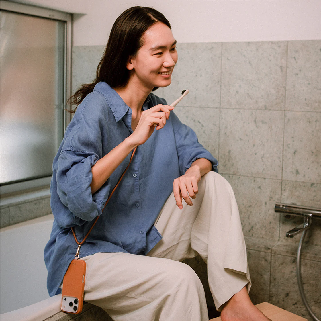 Чехол для iPhone 17 Pro Max UNIQ COEHL Strap Series Mirelle Pecan Brown (MagSafe)  , картинка 2