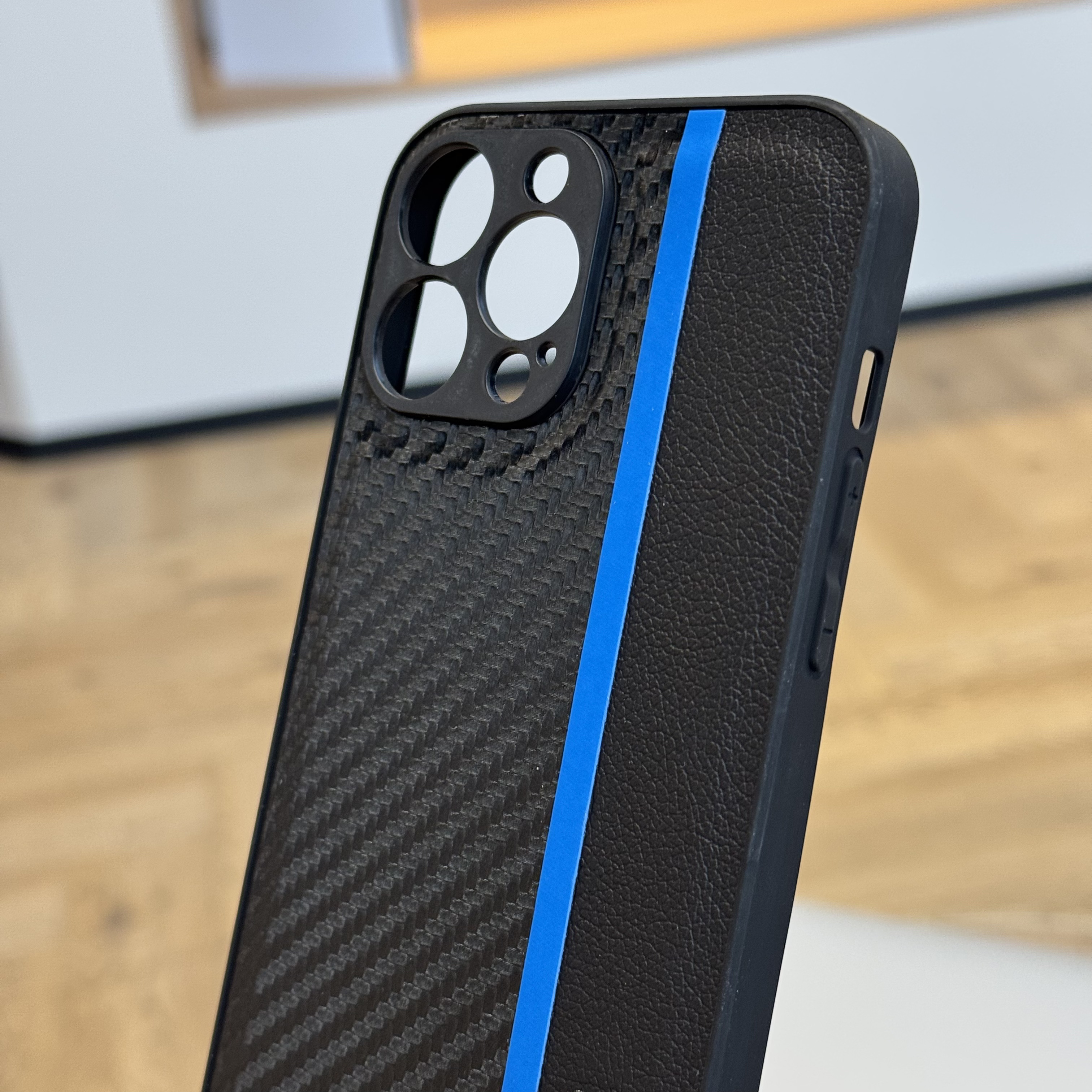 Чехол для iPhone 13 BMW карбон кожа с синей полосой, картинка 2