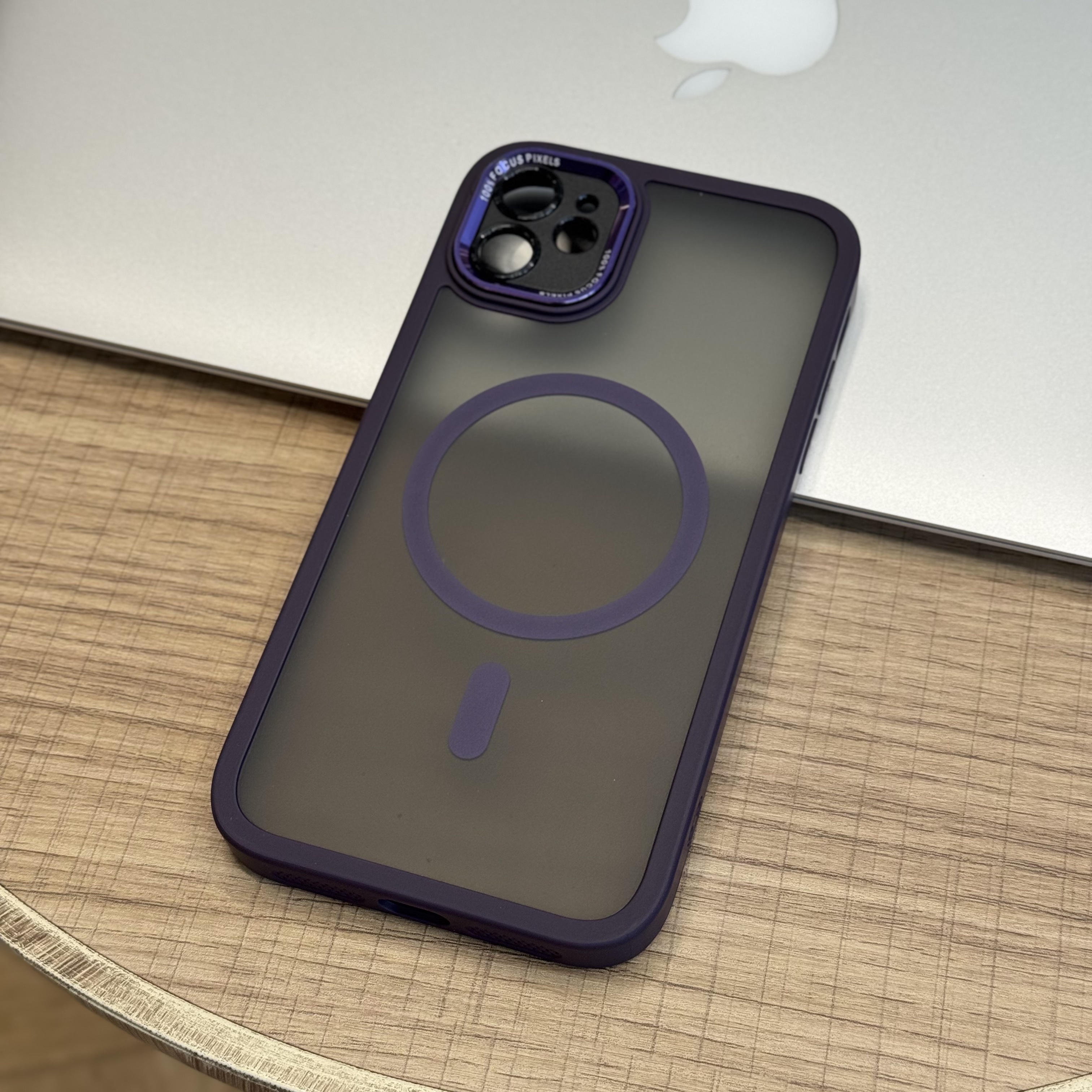 Чехол для iPhone 11 силиконовый прозрачный матовый c MagSafe 100% Focus Pixels фиолетовый, картинка 1
