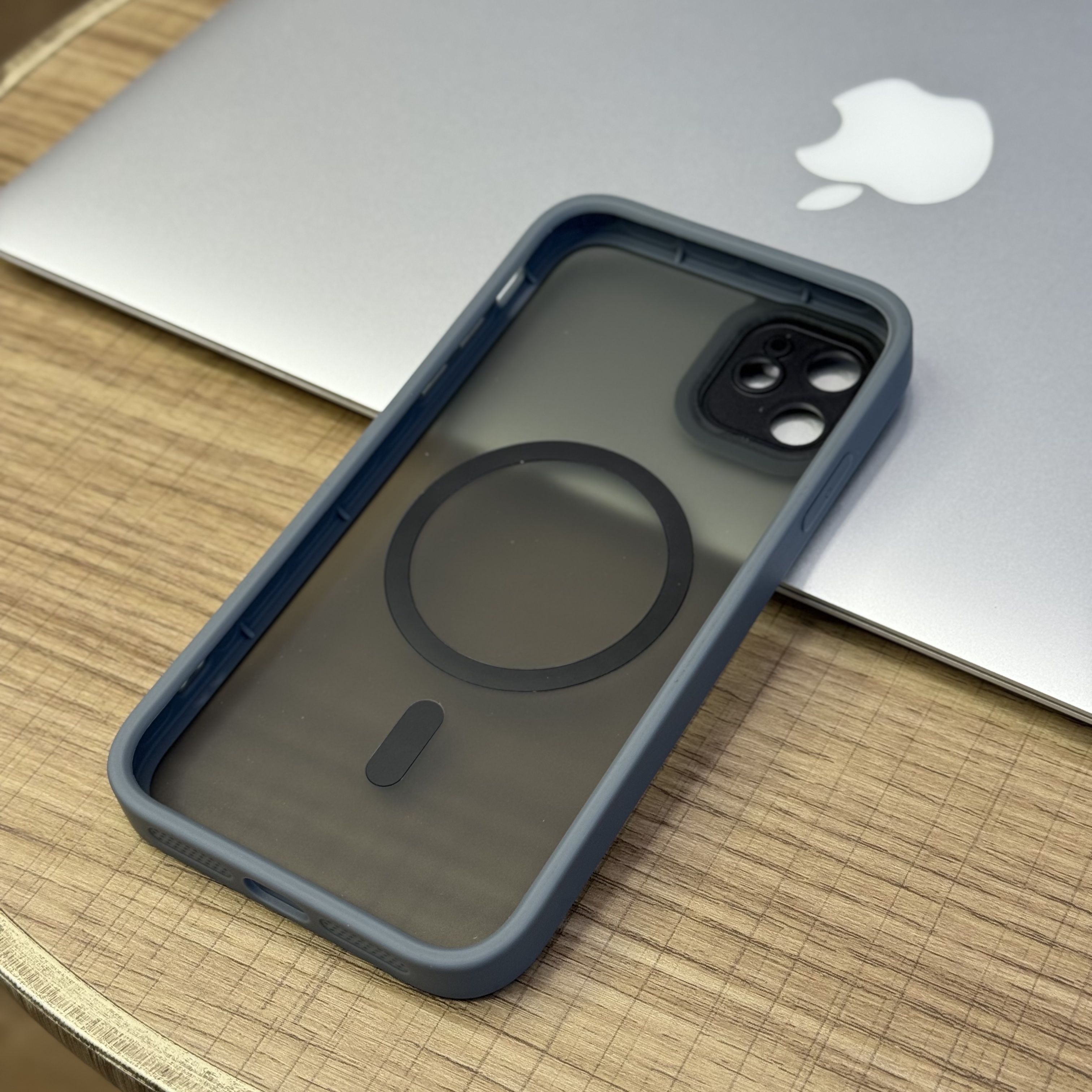 Чехол для iPhone 11 силиконовый прозрачный матовый c MagSafe 100% Focus Pixels серый, картинка 3