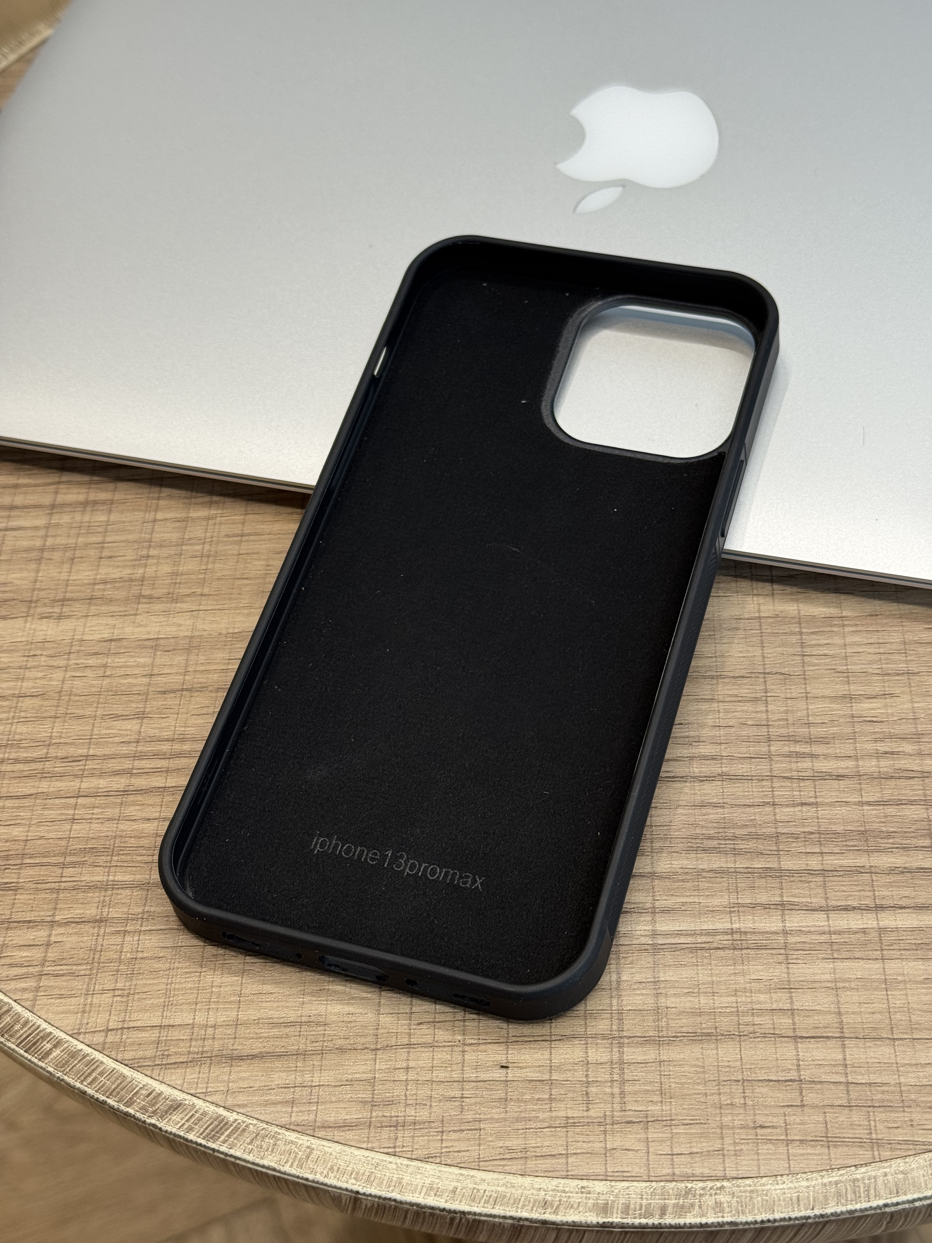 Чехол для iPhone 13 Pro Max с Гербом России Карбоновый, черный, картинка 2